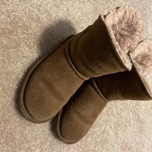 Bearpaw cozy kids boots with wool lining